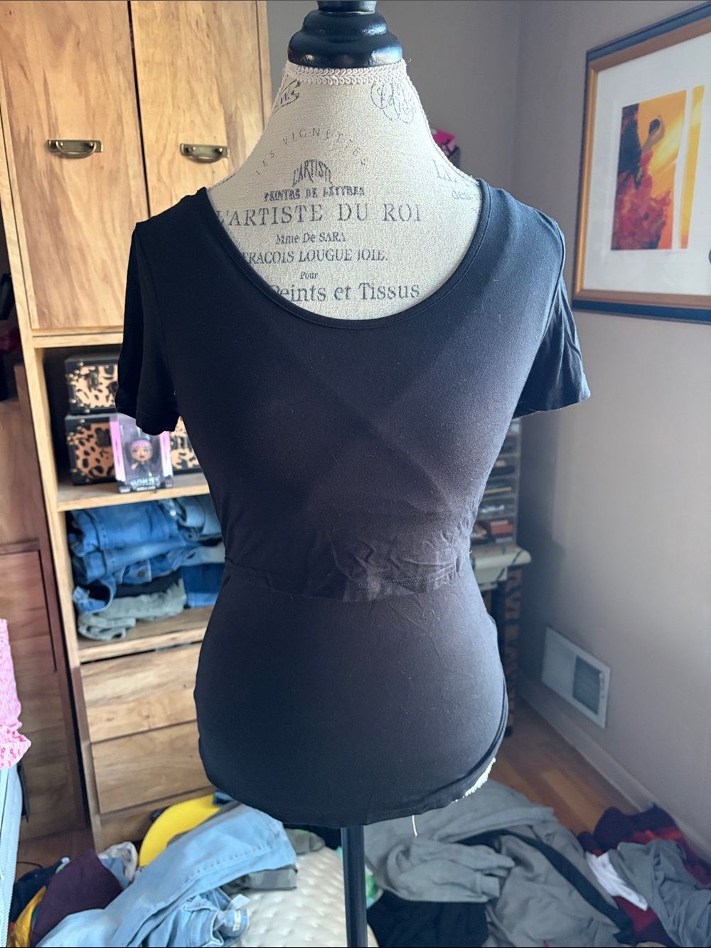 Women’s Black Scoop Neck Short Sleeve Tee - Small